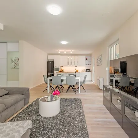 Apartment Luxury Hill Split